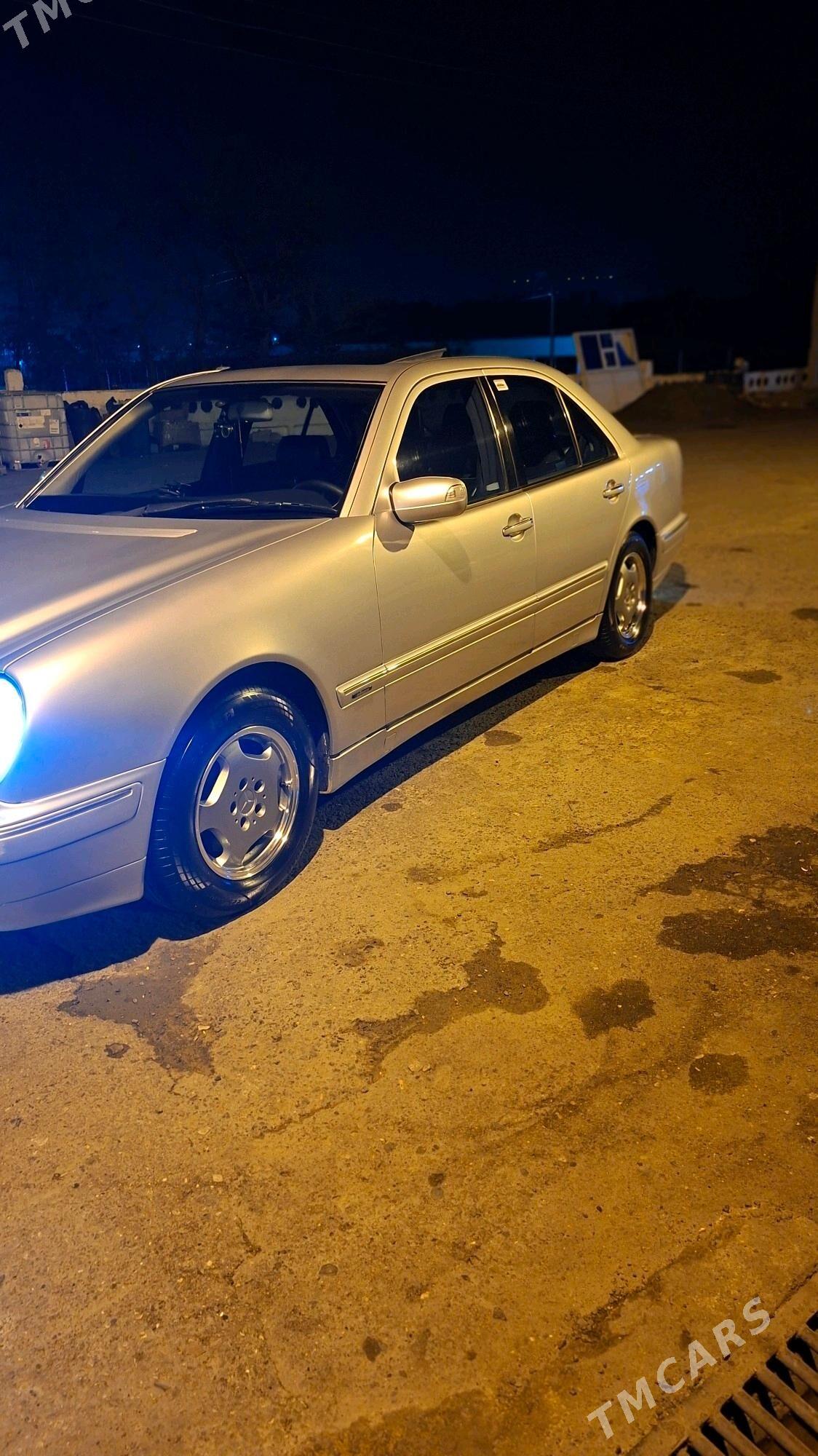 Mercedes-Benz E320 2000 - 140 000 TMT - Türkmenbaşy - img 2