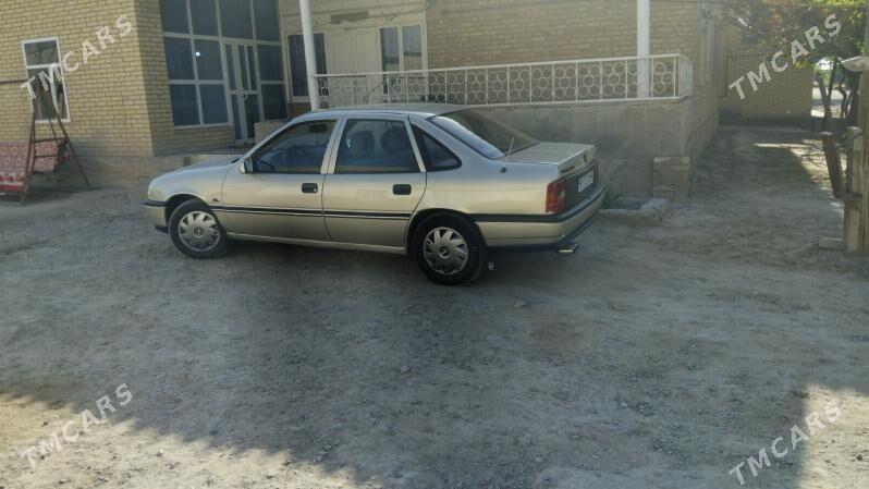 Opel Vectra 1990 - 45 000 TMT - Мары - img 6