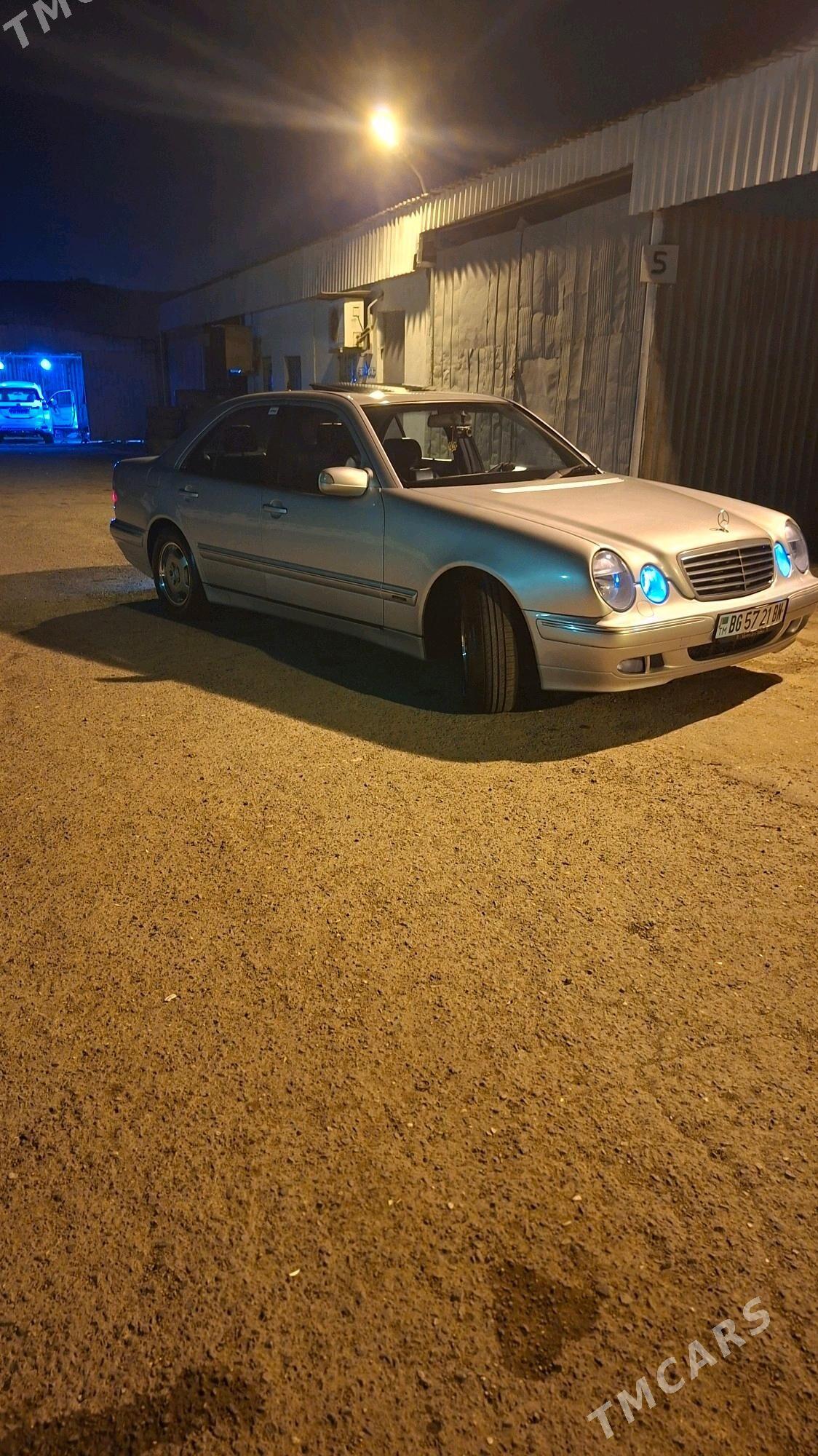Mercedes-Benz E320 2000 - 140 000 TMT - Türkmenbaşy - img 3