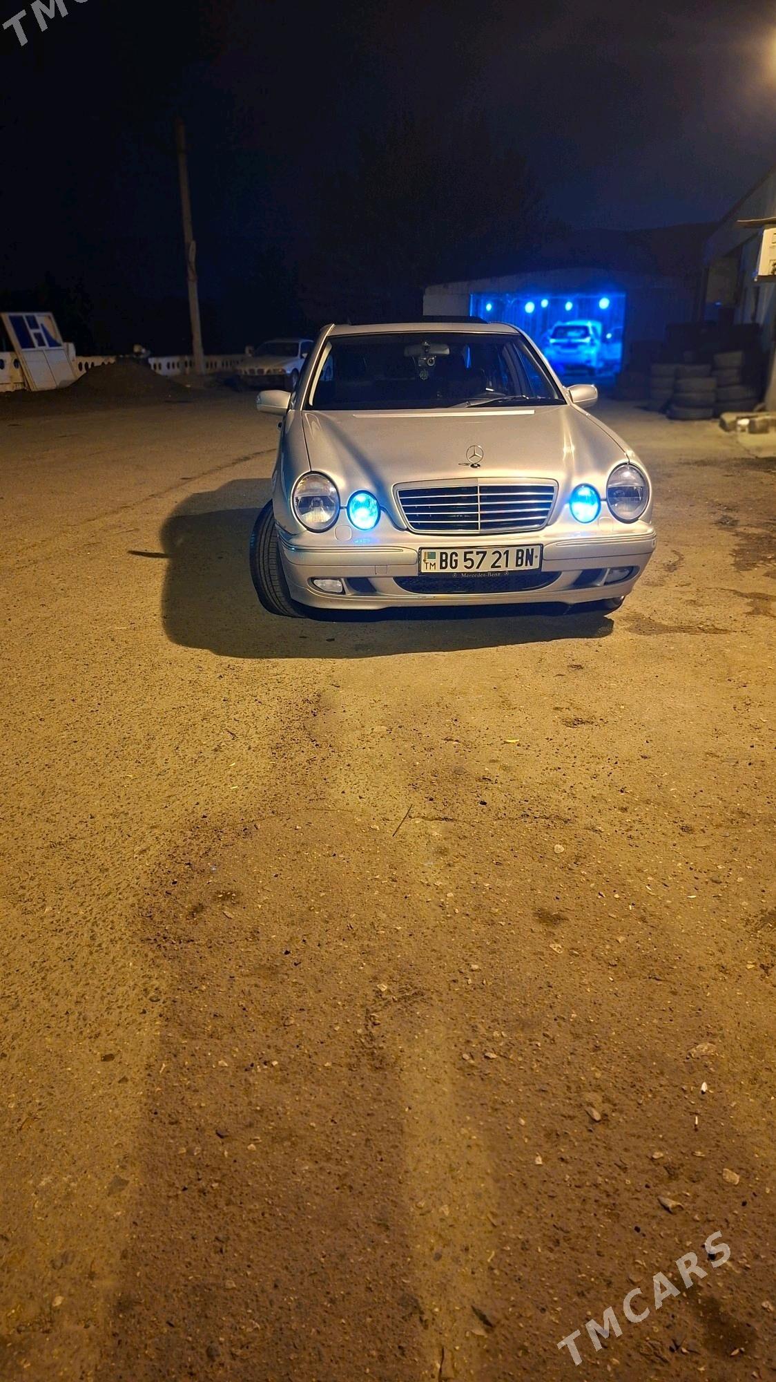 Mercedes-Benz E320 2000 - 140 000 TMT - Türkmenbaşy - img 4