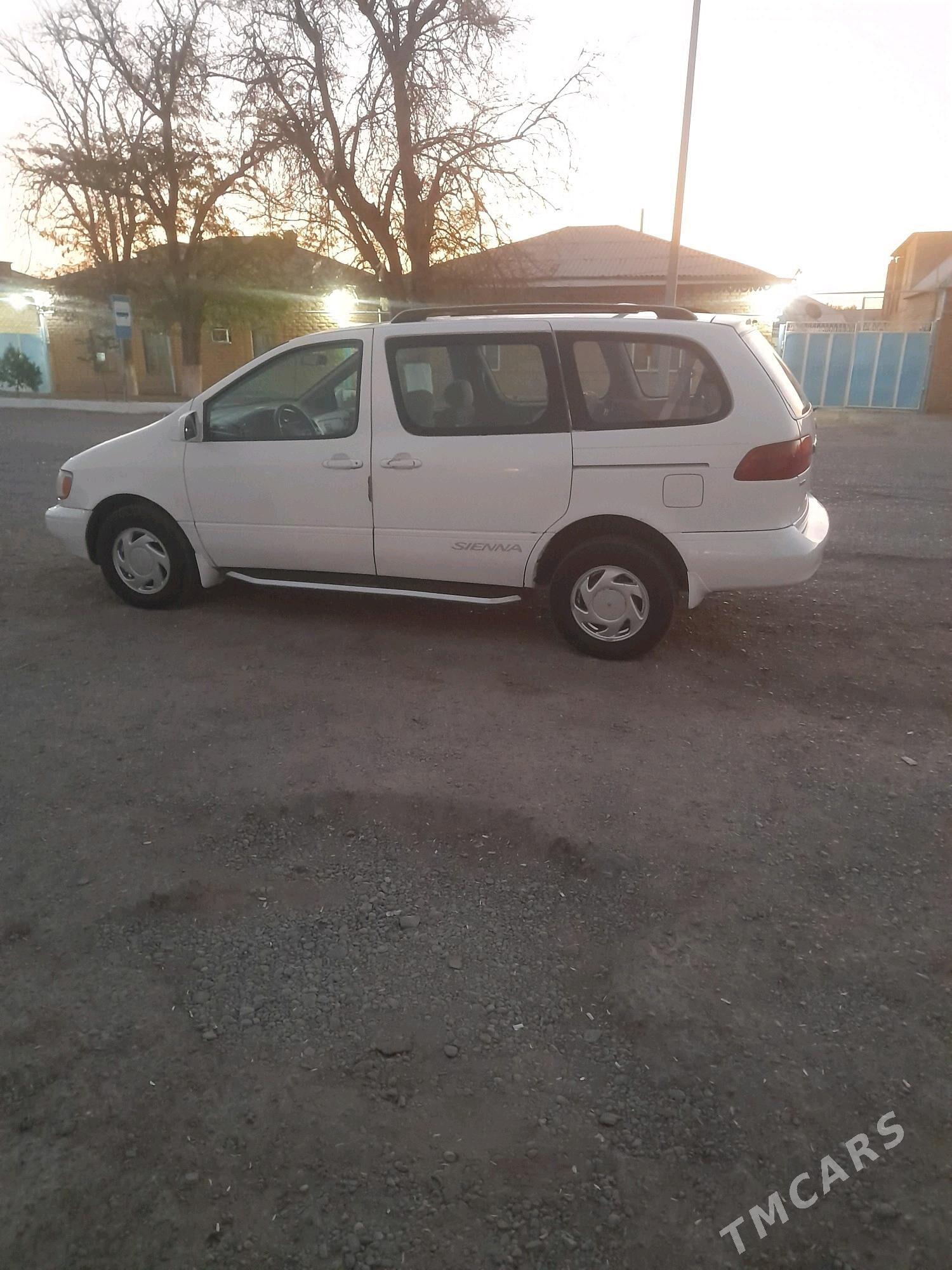 Toyota Sienna 1998 - 150 000 TMT - Серахс - img 1