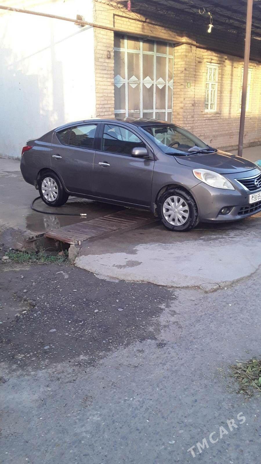 Nissan Versa 2013 - 130 000 TMT - Чарджоу - img 3