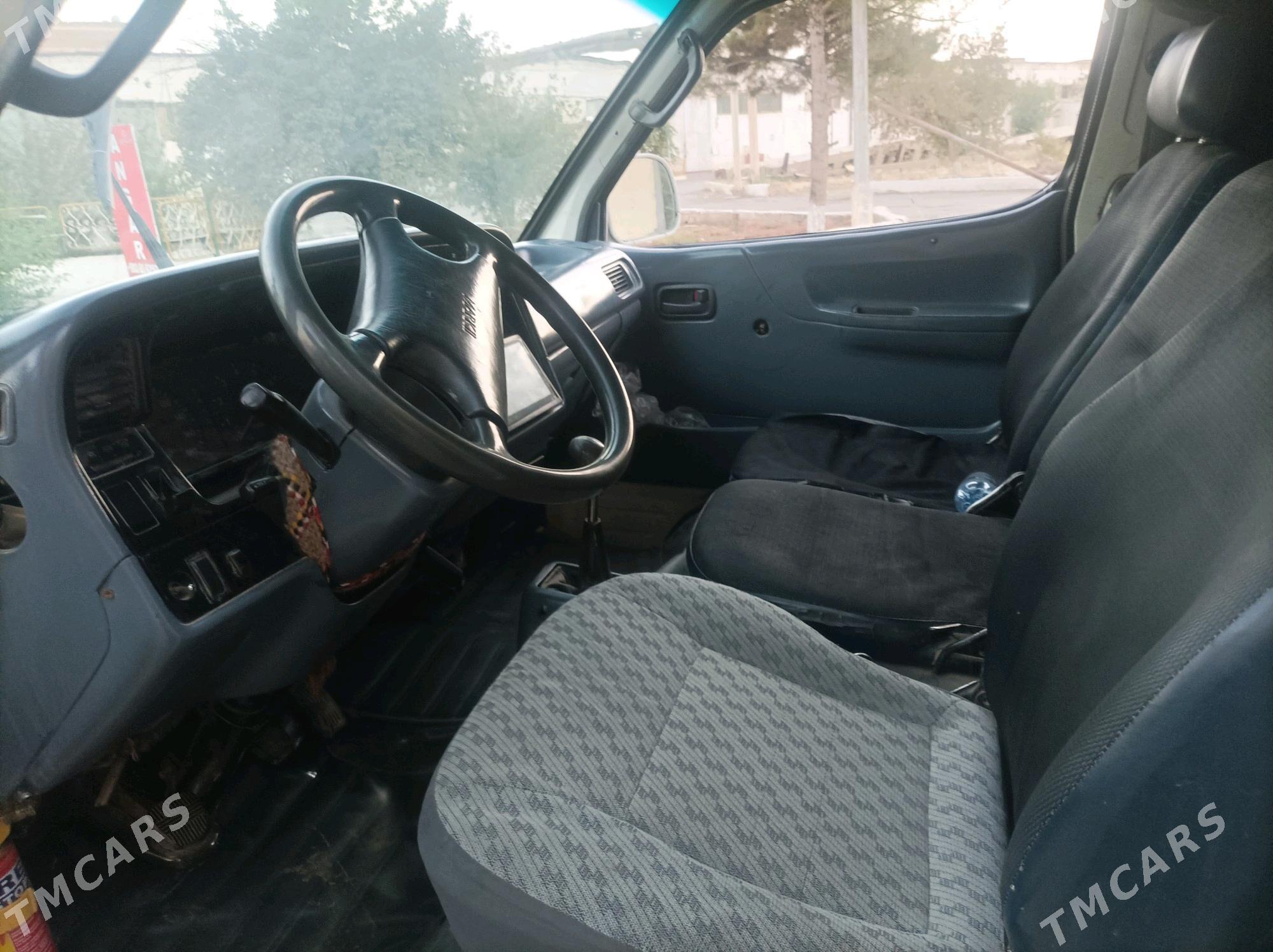 Toyota Hiace 2002 - 120 000 TMT - Türkmenabat - img 2