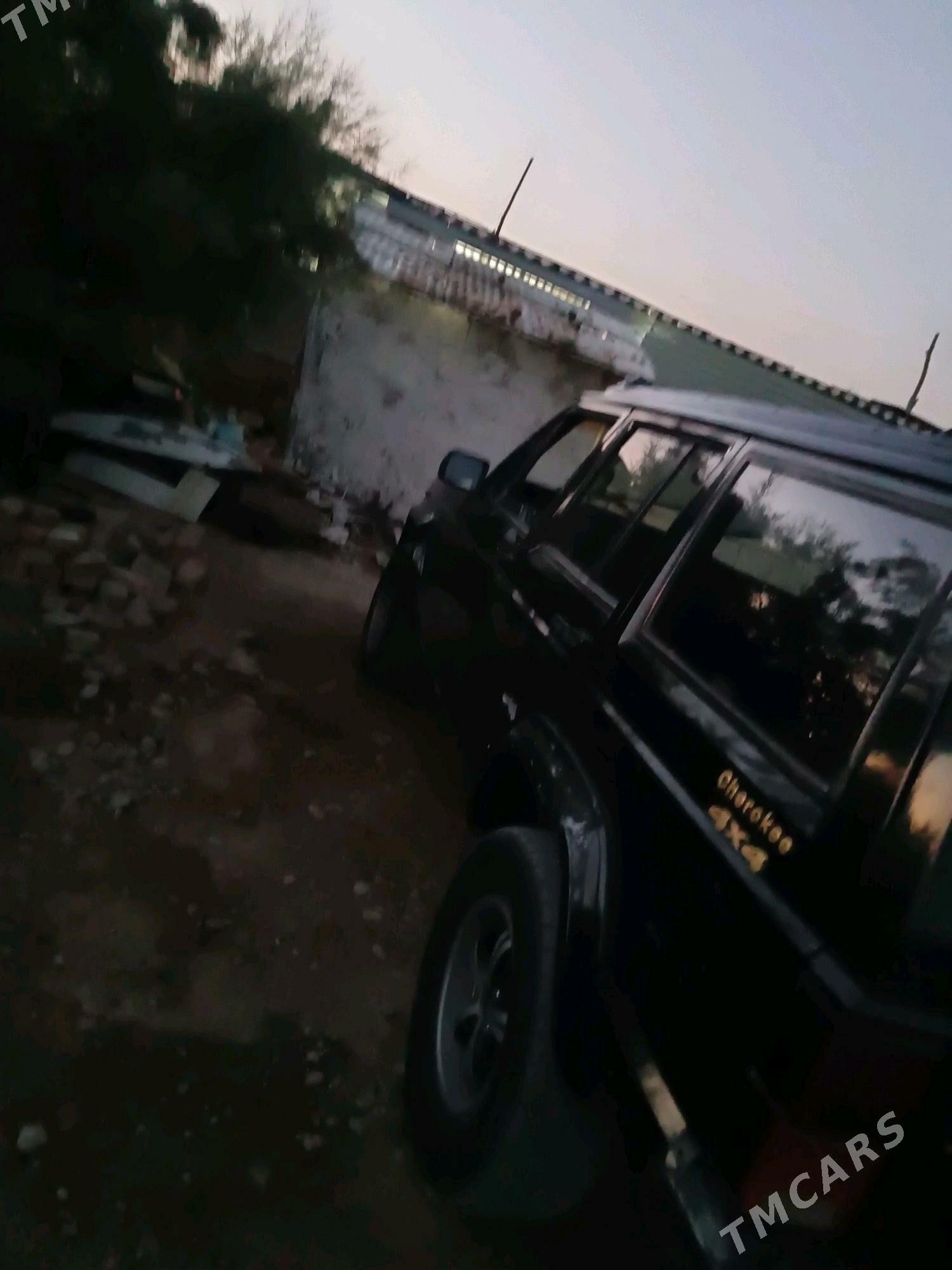 Jeep Cherokee 1993 - 25 000 TMT - Bäherden - img 3