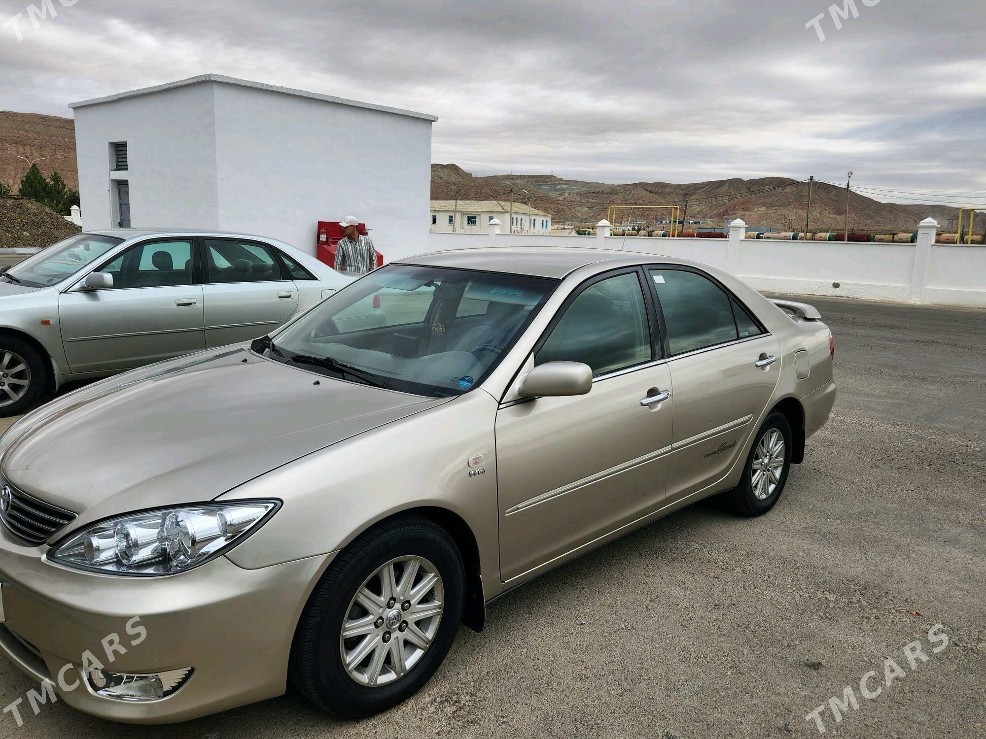 Toyota Camry 2002 - 188 000 TMT - Гёкдепе - img 4