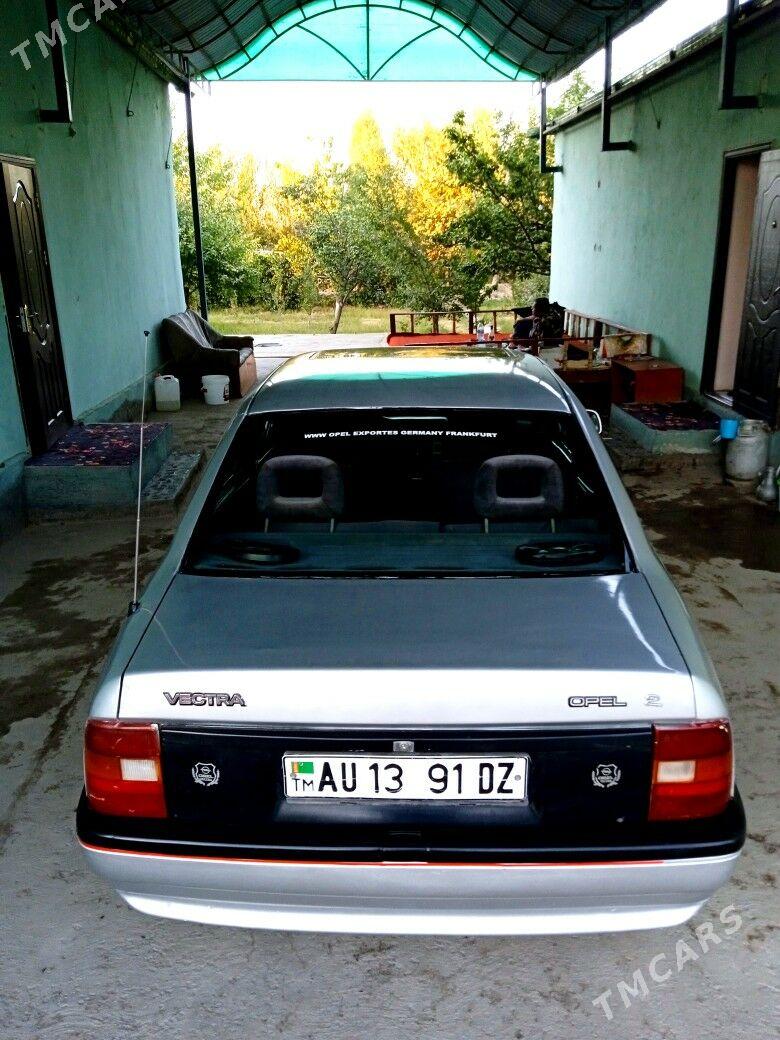 Opel Vectra 1989 - 25 000 TMT - Губадаг - img 1