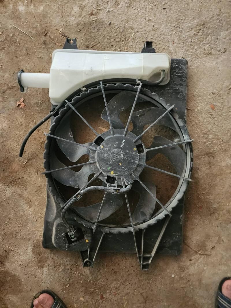 ventilator hundai elantra 2018 2 500 TMT - Сакарчага - img 1
