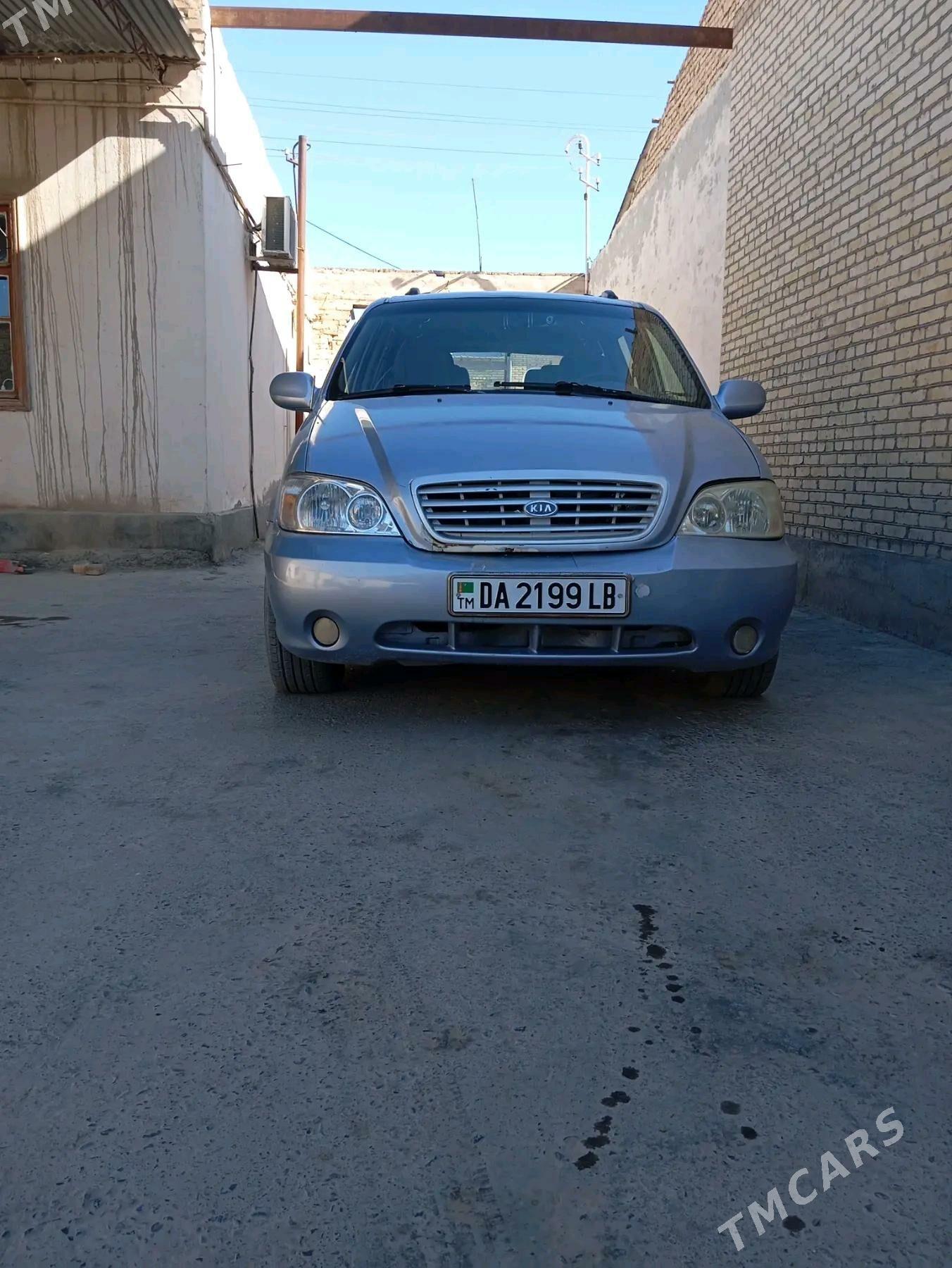 Kia Carnival 2002 - 50 000 TMT - Чарджоу - img 3