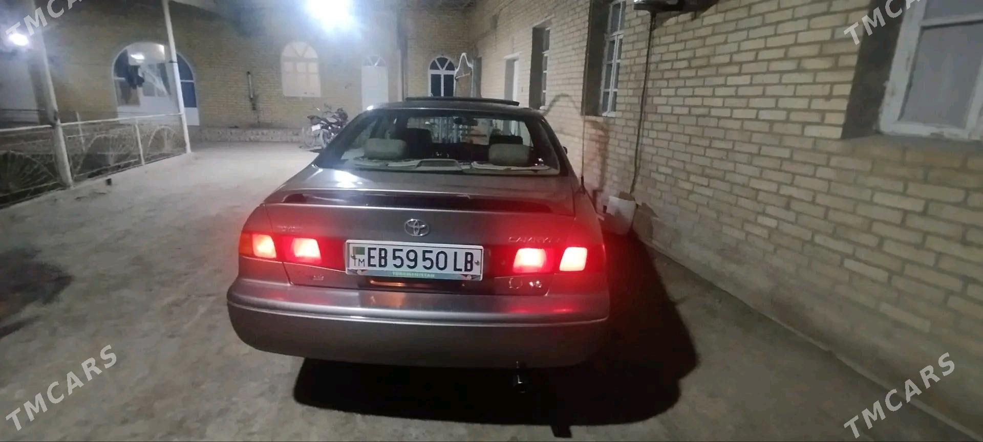 Toyota Camry 2000 - 120 000 TMT - Саят - img 9