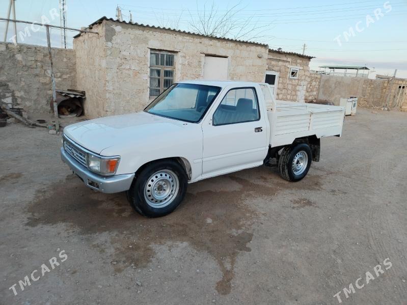 Toyota Hilux 1993 - 45 000 TMT - Türkmenbaşy - img 6