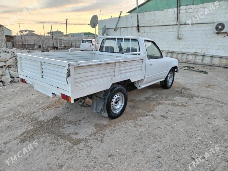 Toyota Hilux 1993 - 45 000 TMT - Türkmenbaşy - img 5