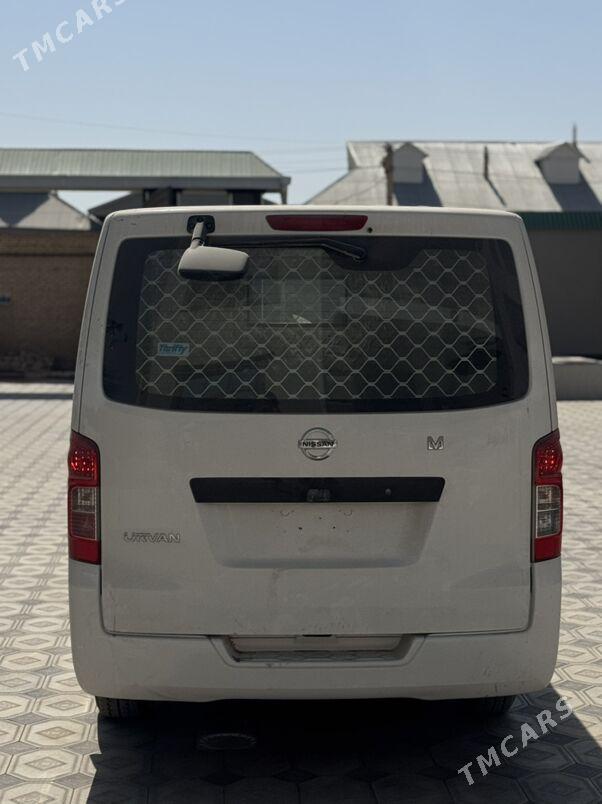 Nissan Urvan 2023 - 330 000 TMT - Мары - img 2