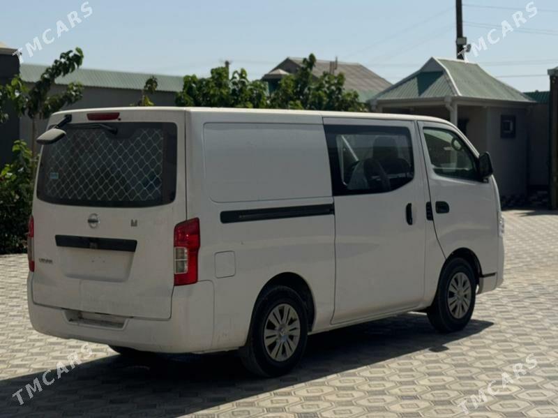 Nissan Urvan 2023 - 330 000 TMT - Мары - img 8