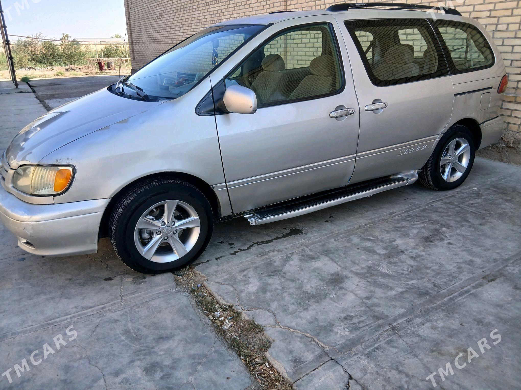 Toyota Sienna 2002 - 130 000 TMT - Mary - img 3