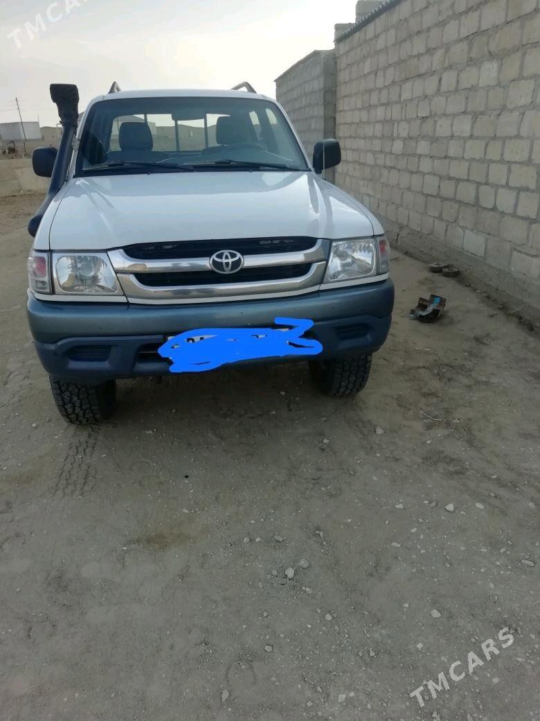 Toyota Hilux 2004 - 170 000 TMT - Гумдаг - img 2
