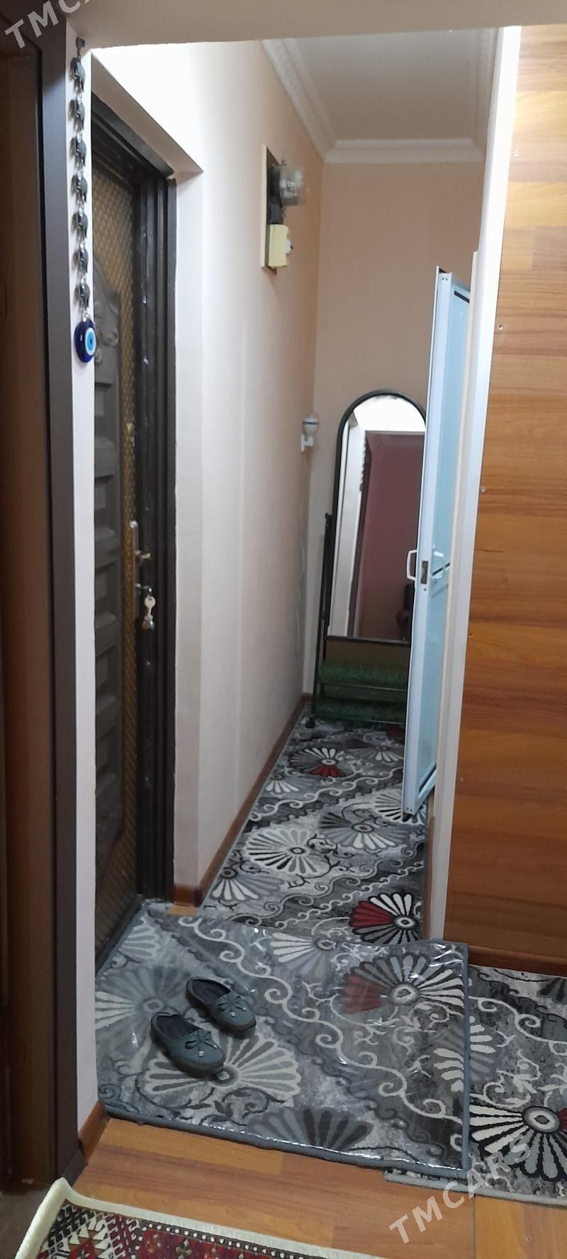 PRODAYOTSA KVARTIRA OKTABRSKIY - Байрамали - img 3