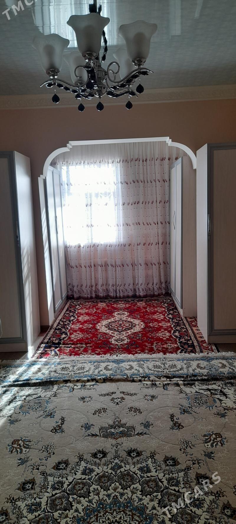 PRODAYOTSA KVARTIRA OKTABRSKIY - Байрамали - img 8