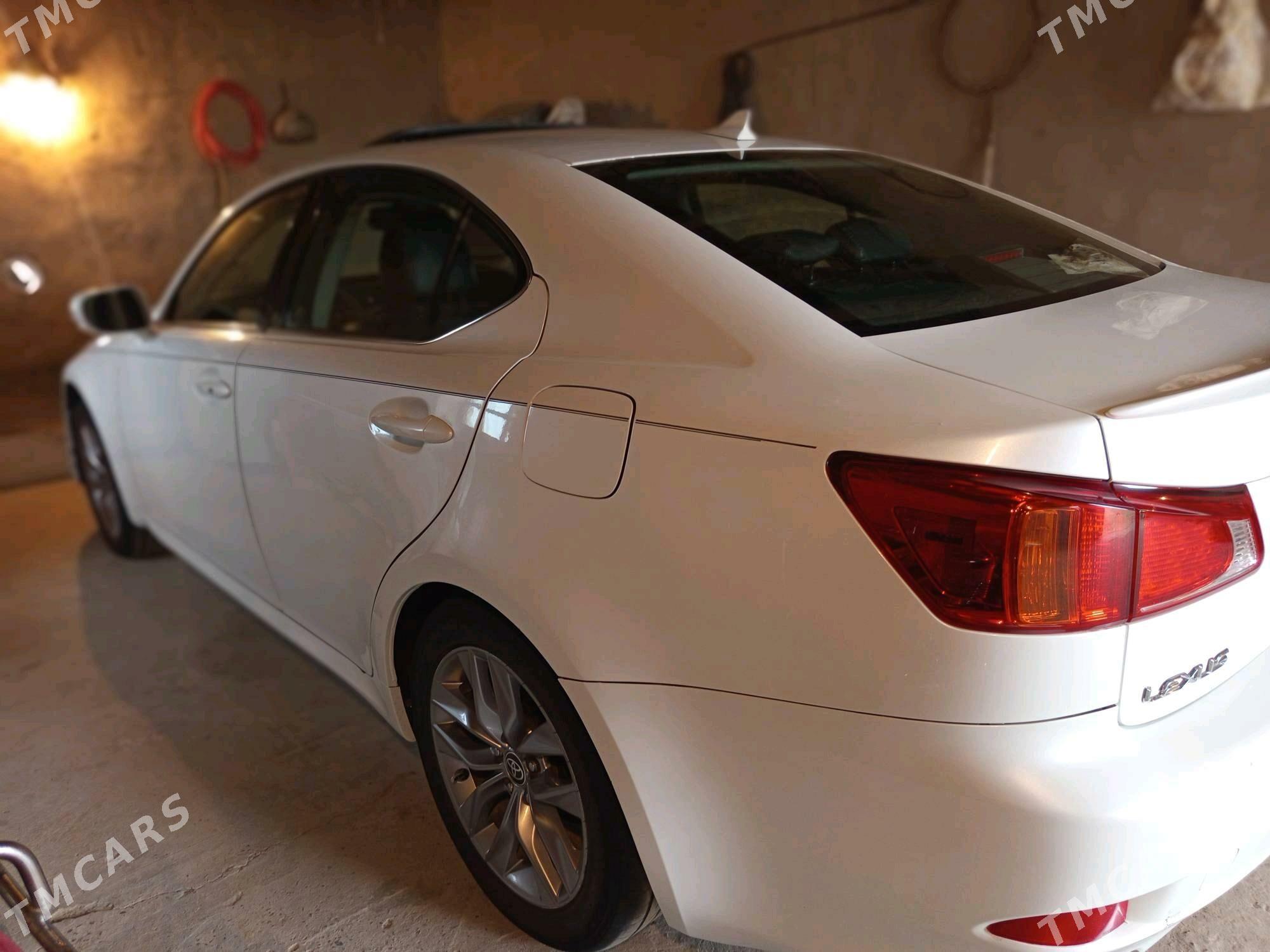 Lexus IS 2009 - 190 000 TMT - етр. Туркменбаши - img 4