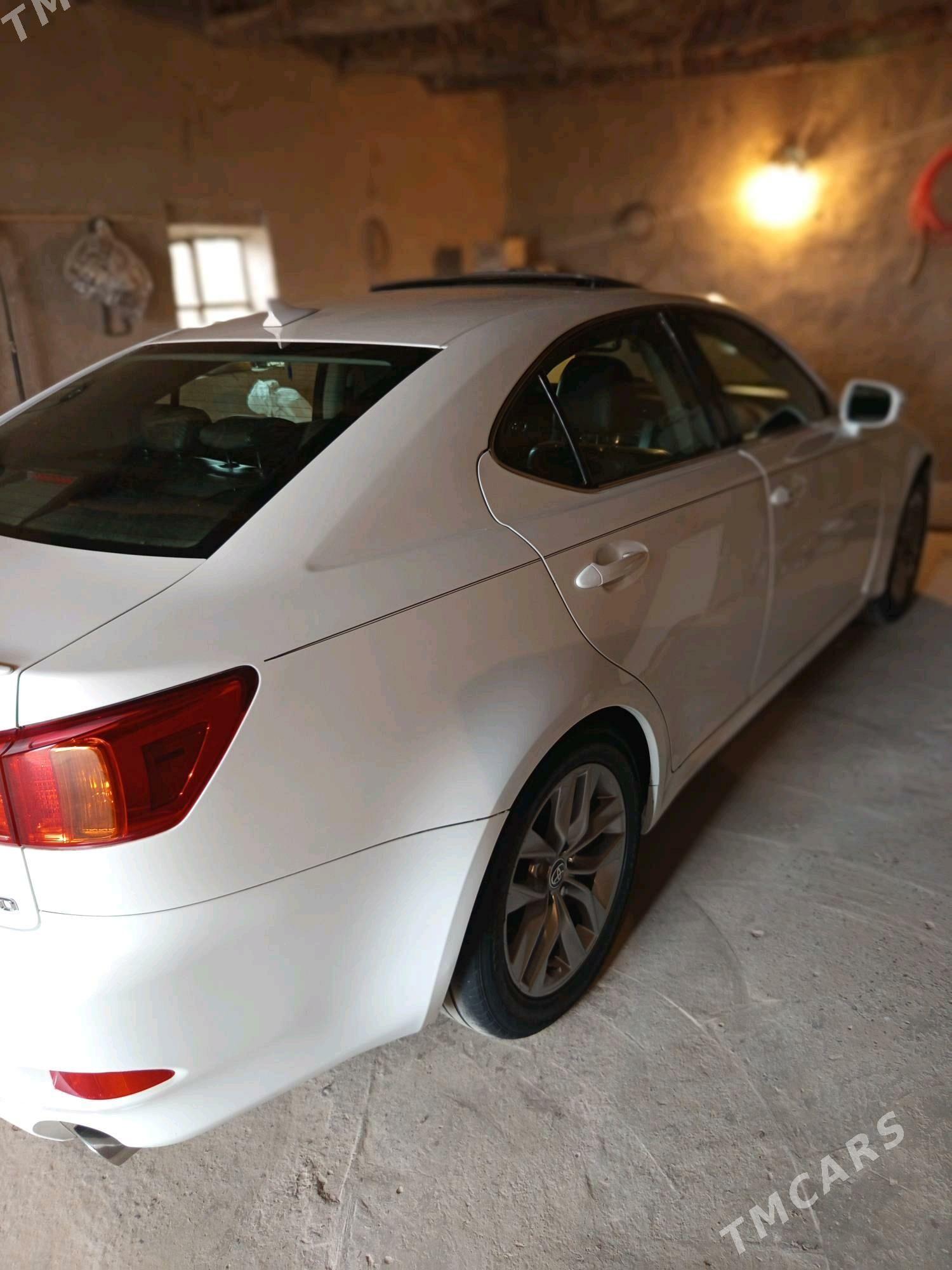 Lexus IS 2009 - 190 000 TMT - етр. Туркменбаши - img 6