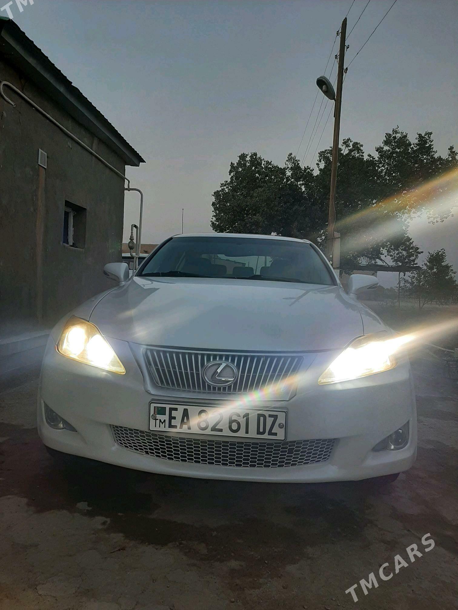 Lexus IS 2009 - 190 000 TMT - етр. Туркменбаши - img 8
