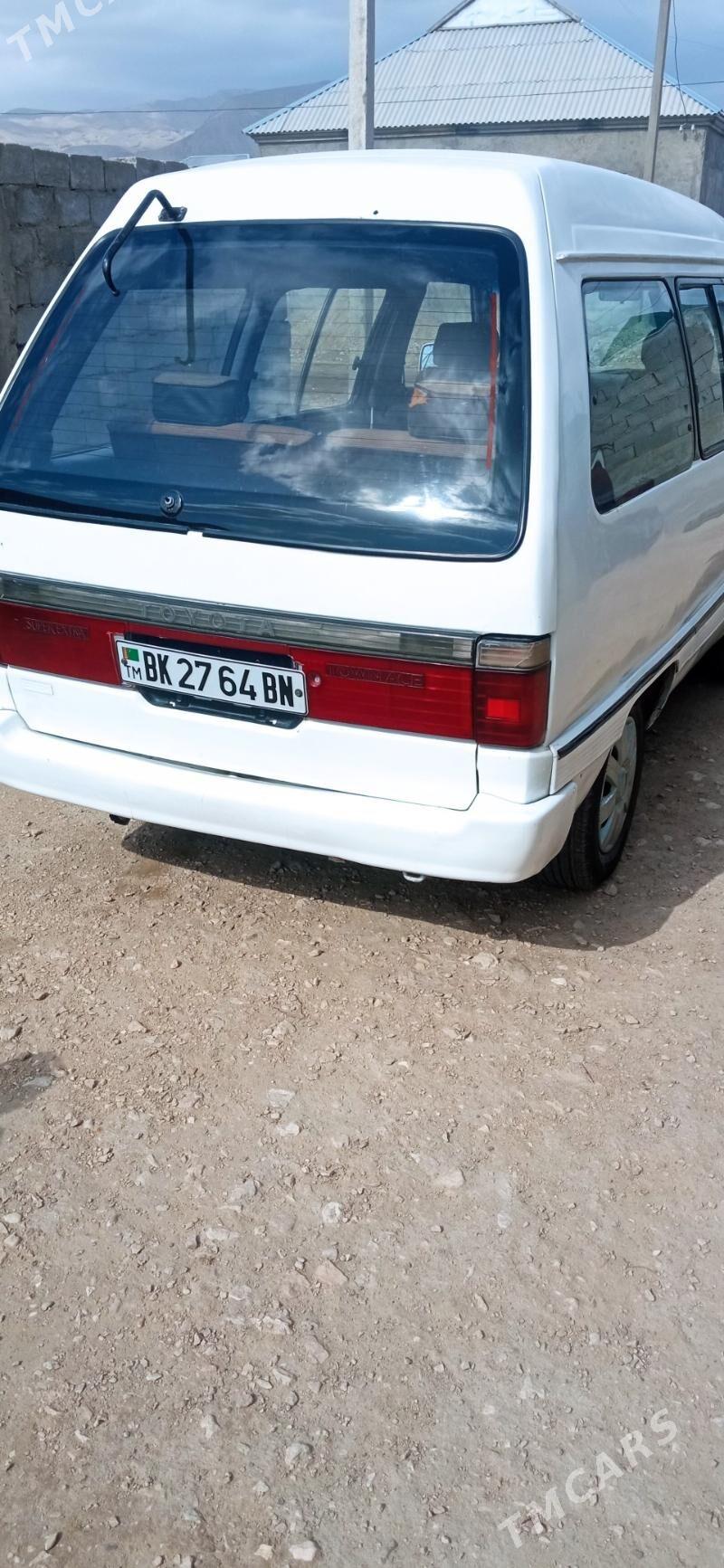 Toyota Town Ace 1990 - 28 000 TMT - Balkanabat - img 3