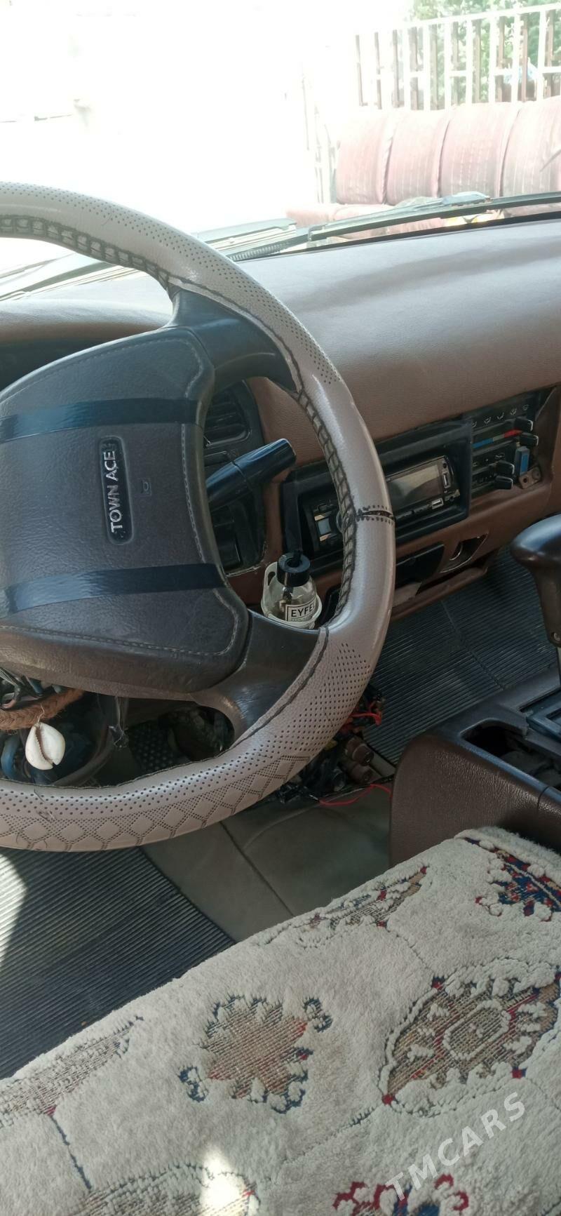 Toyota Town Ace 1990 - 28 000 TMT - Balkanabat - img 2