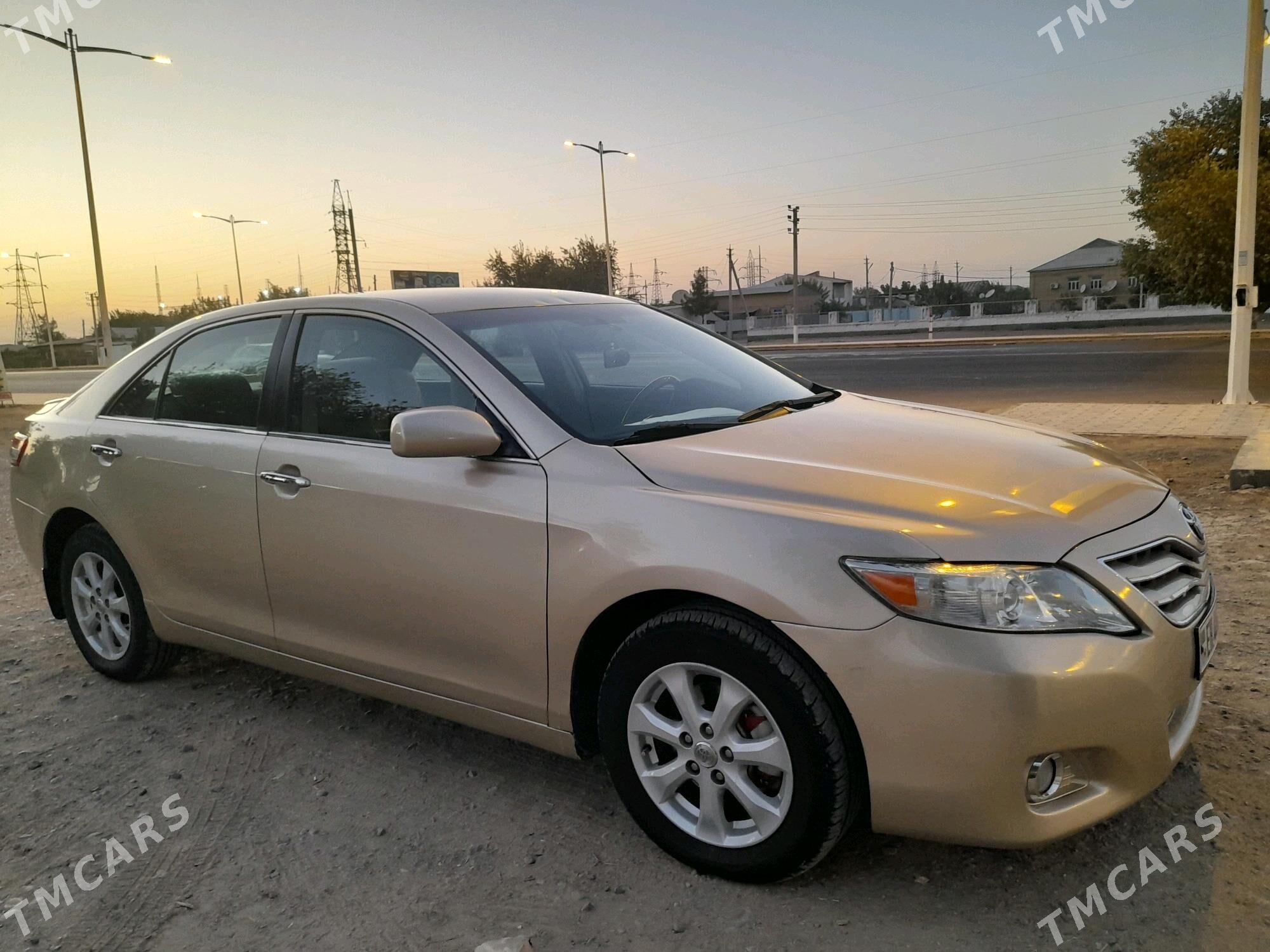 Toyota Camry 2010 - 200 000 TMT - Байрамали - img 4