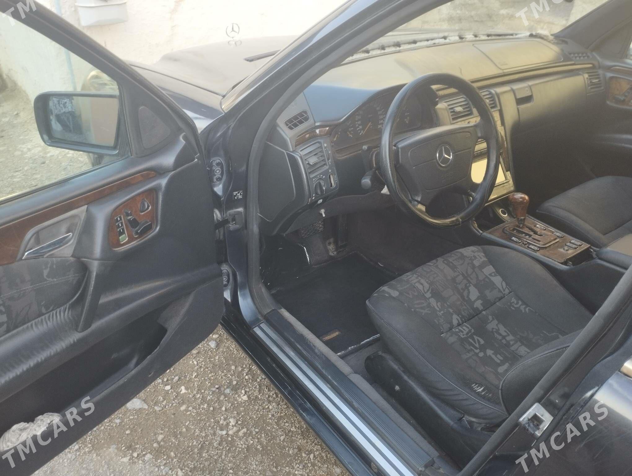 Mercedes-Benz C320 1996 - 58 000 TMT - Gyzylarbat - img 2