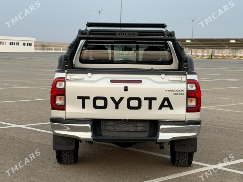 Toyota Hilux 2021 - 668 000 TMT - Ашхабад - img 9