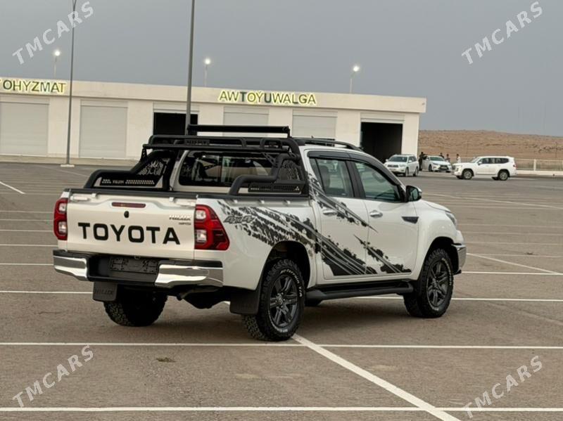 Toyota Hilux 2021 - 668 000 TMT - Ашхабад - img 5