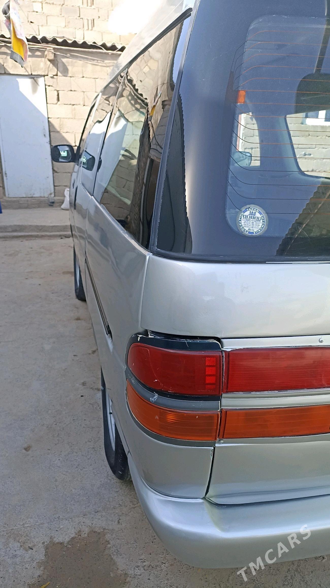 Toyota Hiace 1992 - 22 000 TMT - Теджен - img 4