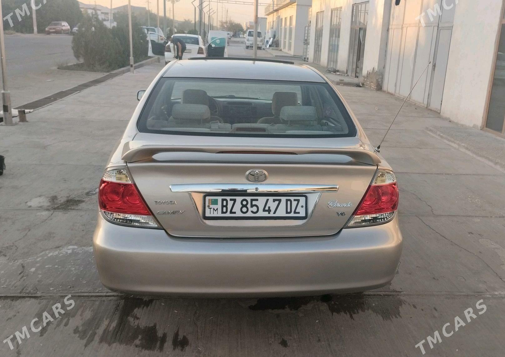 Toyota Camry 2004 - 200 000 TMT - Дашогуз - img 4