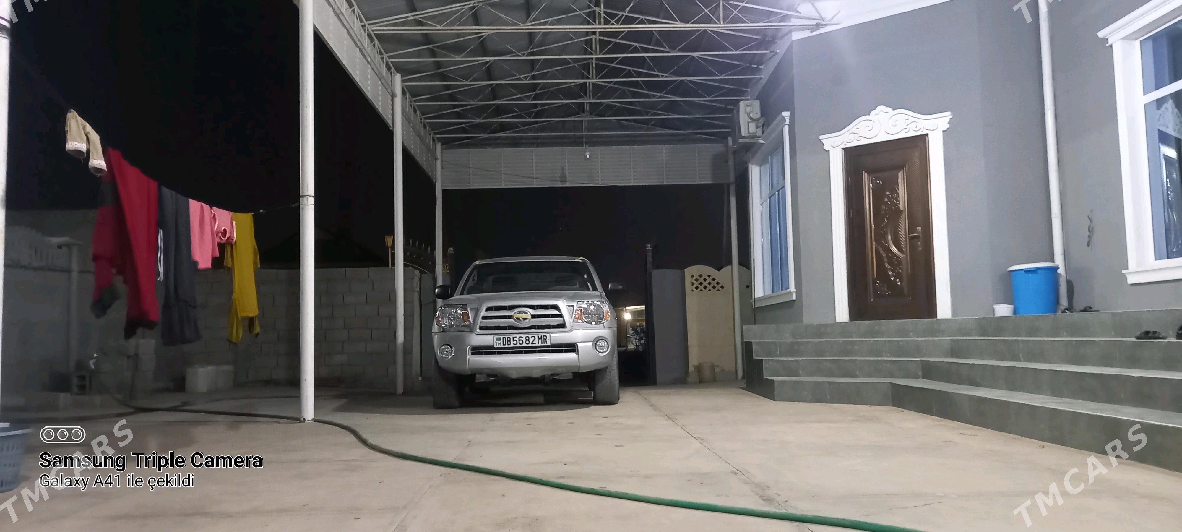 Toyota Tacoma 2011 - 115 000 TMT - Мары - img 3