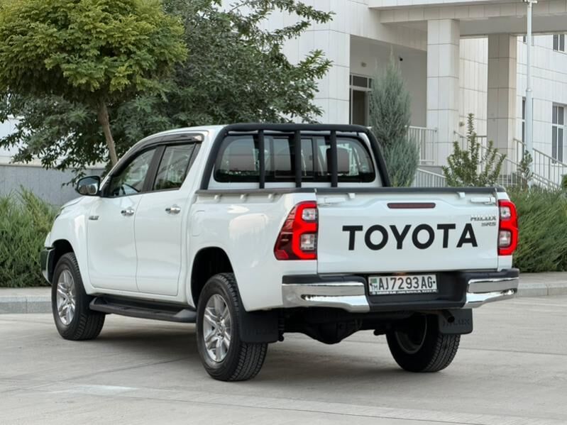 Toyota Hilux 2024 - 550 000 TMT - Aşgabat - img 5