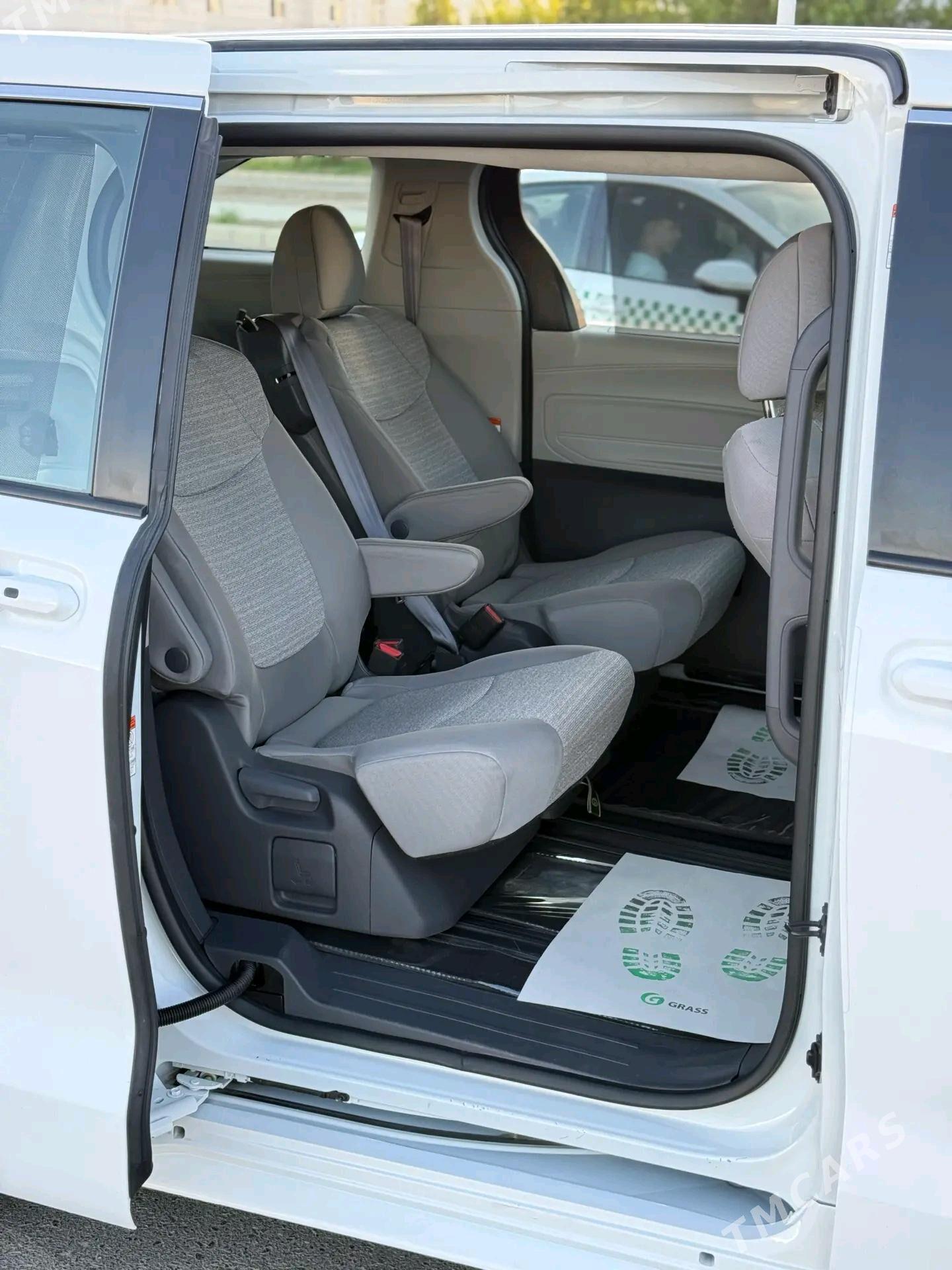 Toyota Sienna 2021 - 590 000 TMT - Türkmenbaşy - img 8