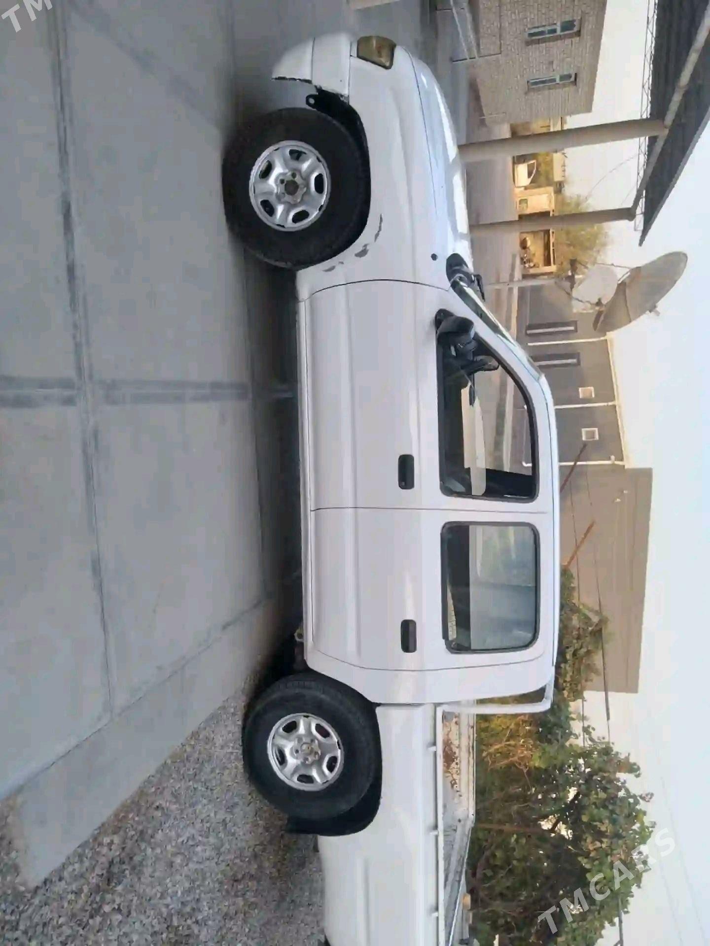 Toyota Hilux 2003 - 90 000 TMT - Векильбазар - img 2