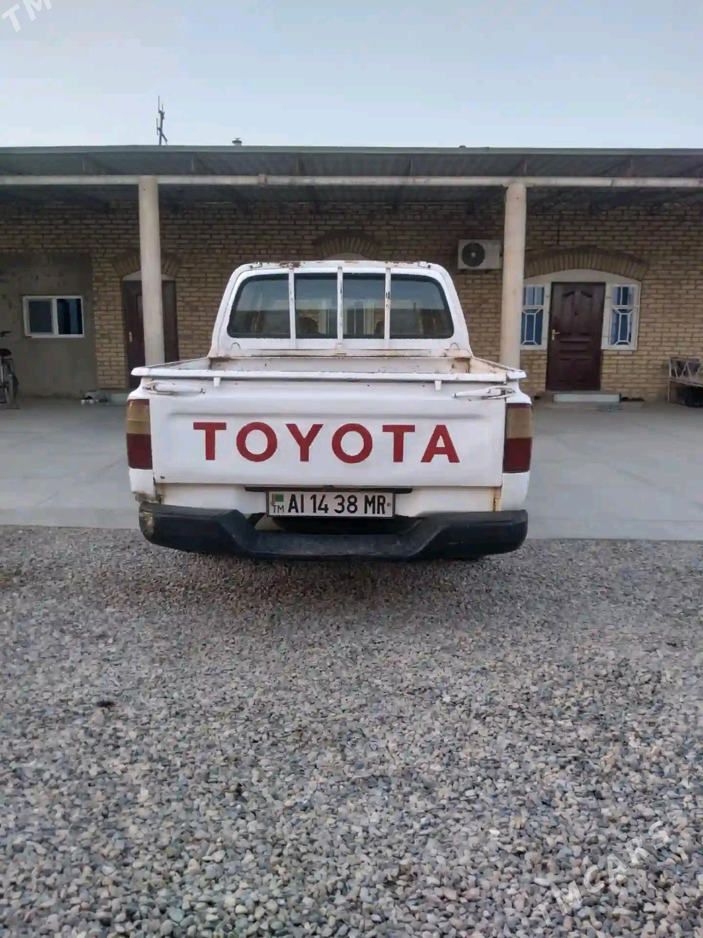 Toyota Hilux 2003 - 90 000 TMT - Векильбазар - img 3