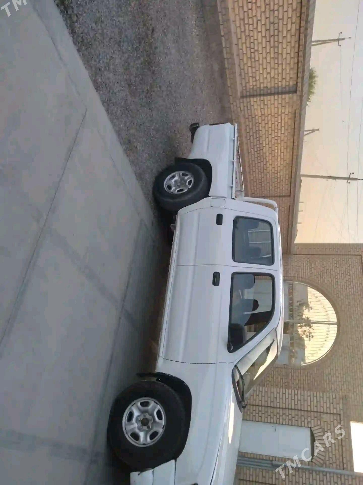 Toyota Hilux 2003 - 90 000 TMT - Векильбазар - img 5