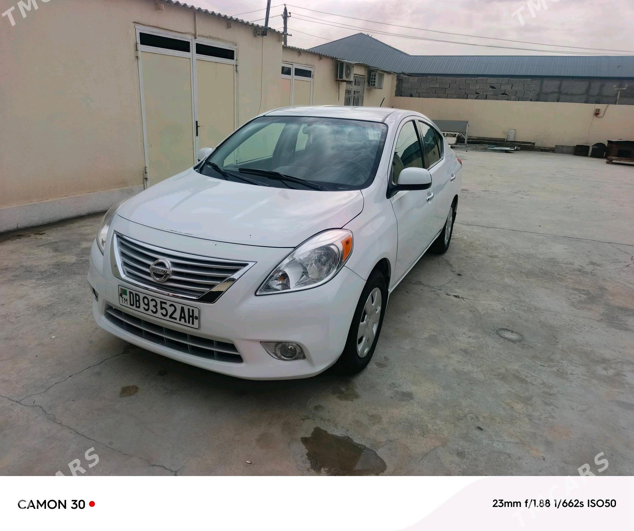 Nissan Versa 2013 - 100 000 TMT - Теджен - img 4