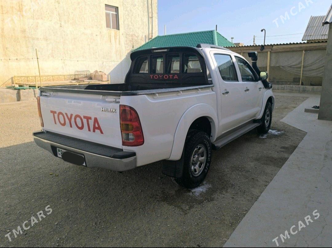 Toyota Hilux 2008 - 235 000 TMT - Türkmenbaşy - img 4