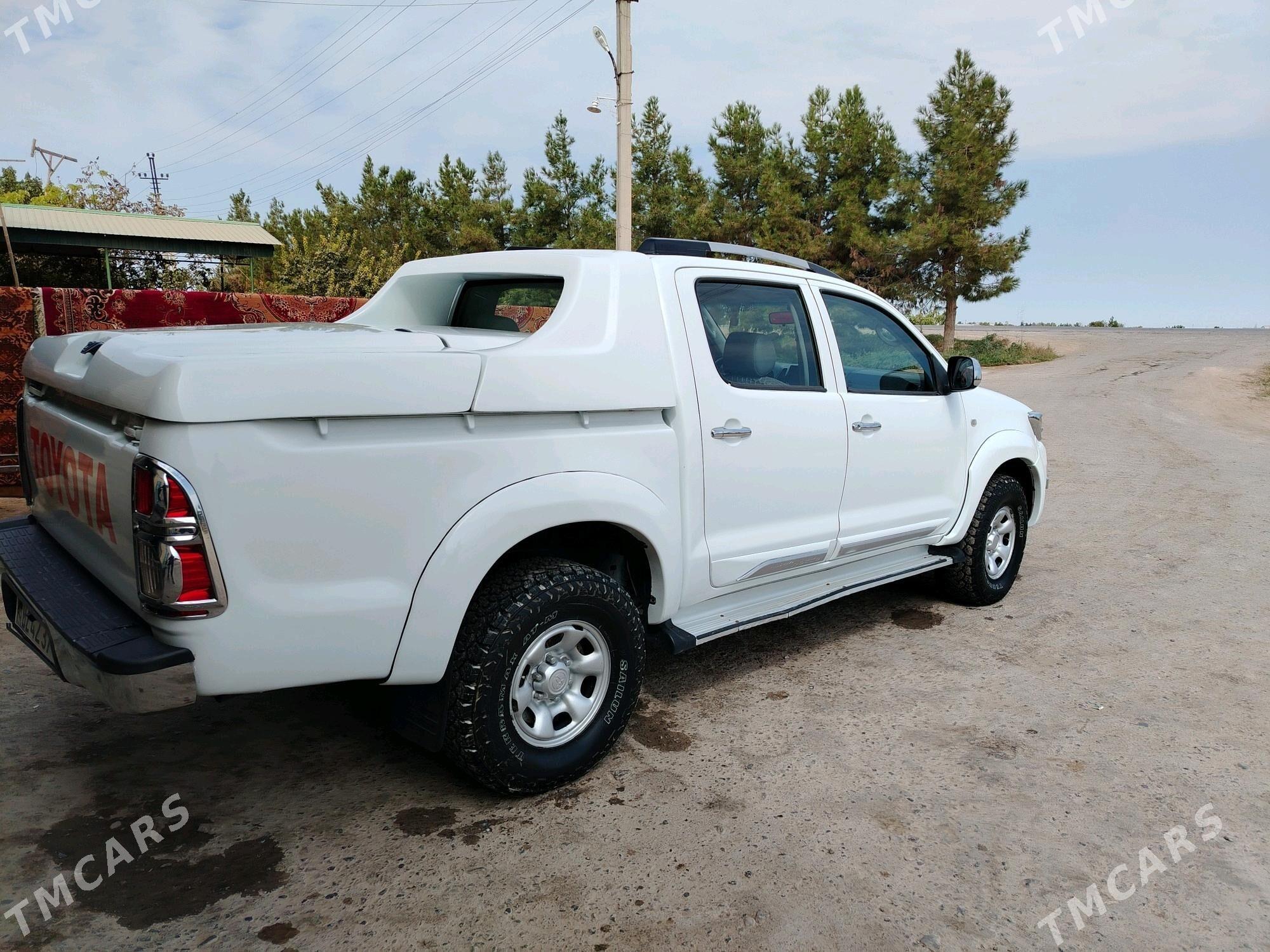 Toyota Hilux 2009 - 260 000 TMT - Фарап - img 2