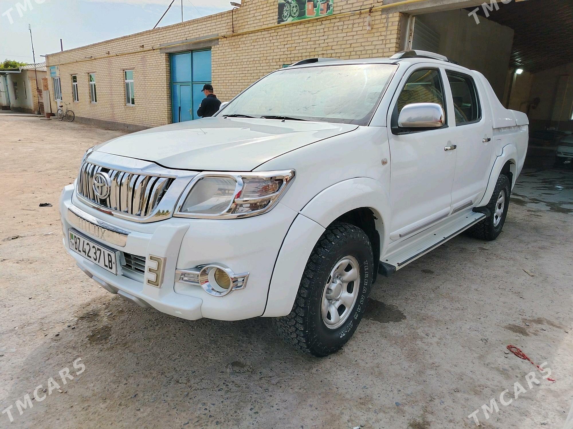 Toyota Hilux 2009 - 260 000 TMT - Фарап - img 3