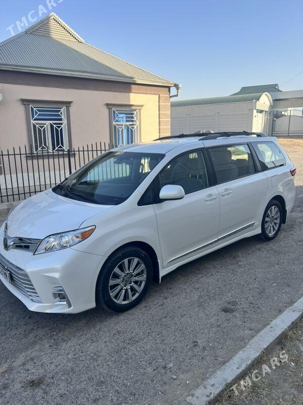 Toyota Sienna 2019 - 385 000 TMT - Мары - img 3
