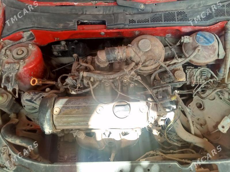 Volkswagen Polo 2000 - 12 000 TMT - Gurbansoltan Eje - img 2