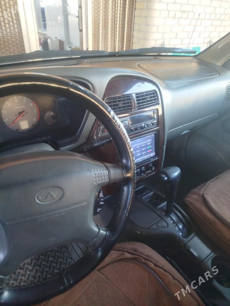 Infiniti QX4 2000 - 110 000 TMT - Dänew - img 1