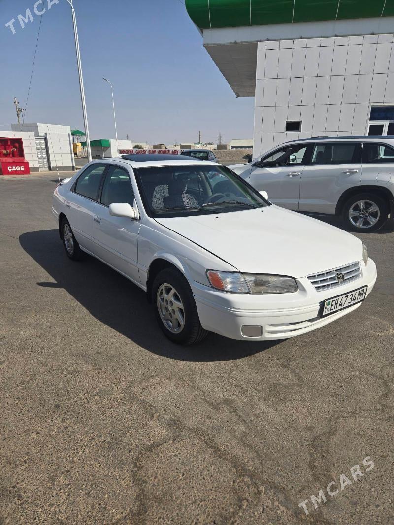 Toyota Camry 1998 - 115 000 TMT - Ёлётен - img 2
