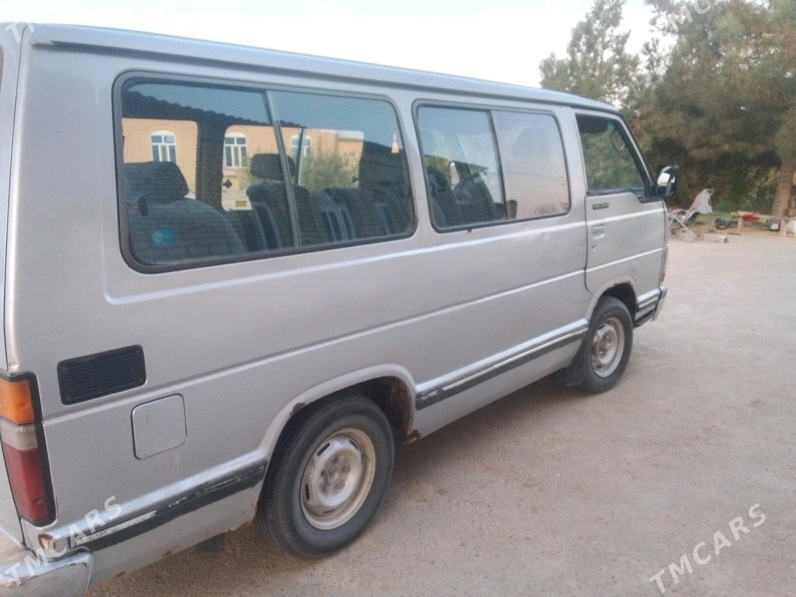 Toyota Hiace 1989 - 55 000 TMT - Мары - img 3