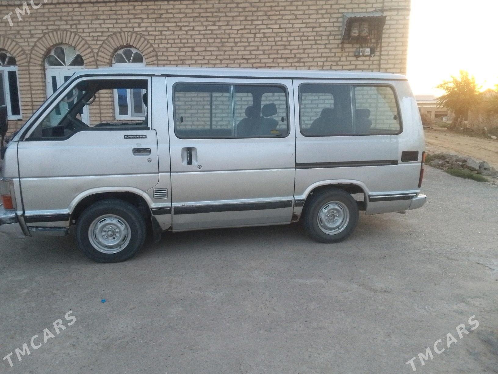 Toyota Hiace 1989 - 55 000 TMT - Мары - img 2