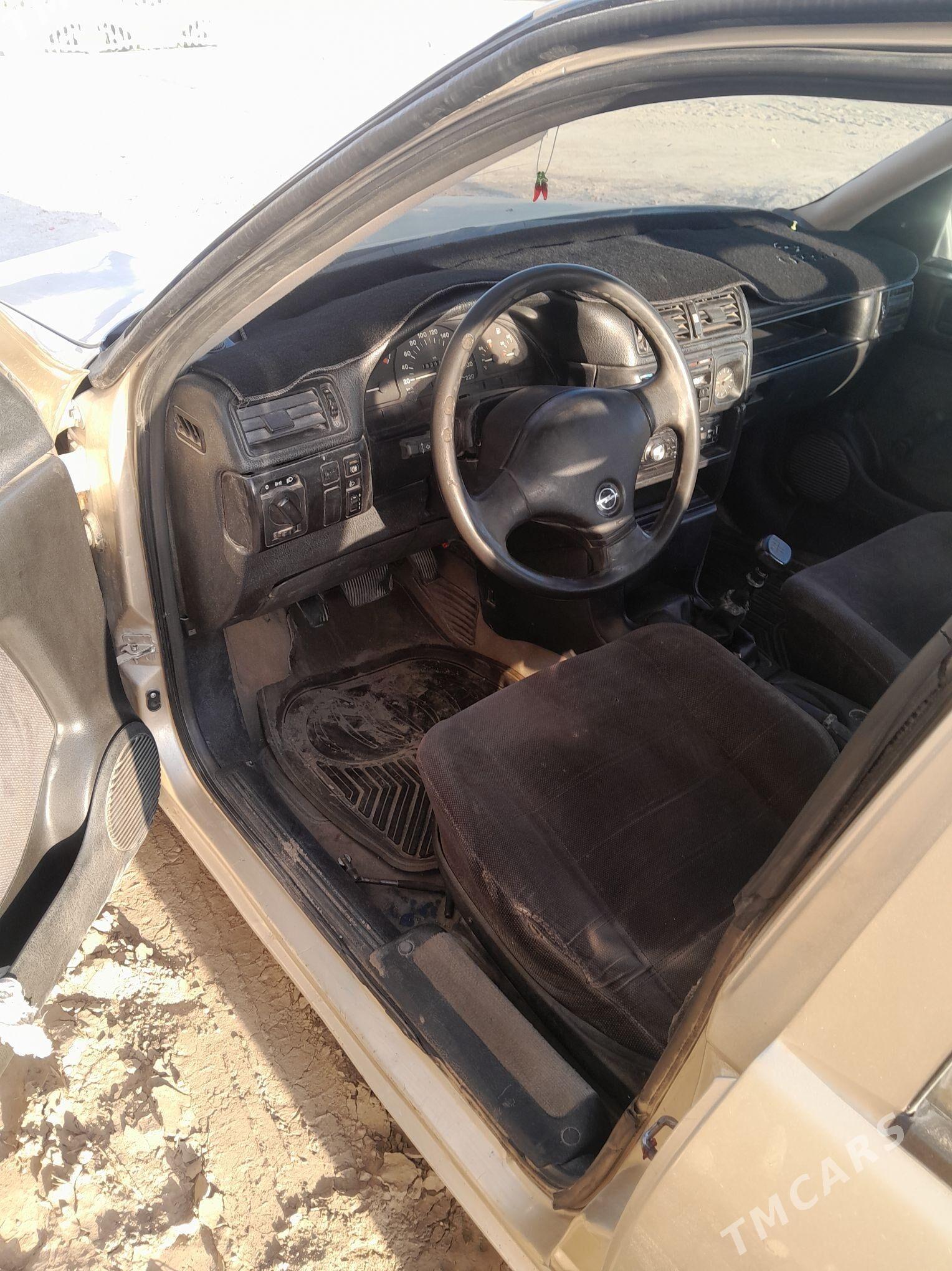 Opel Vectra 1991 - 25 000 TMT - Farap - img 4
