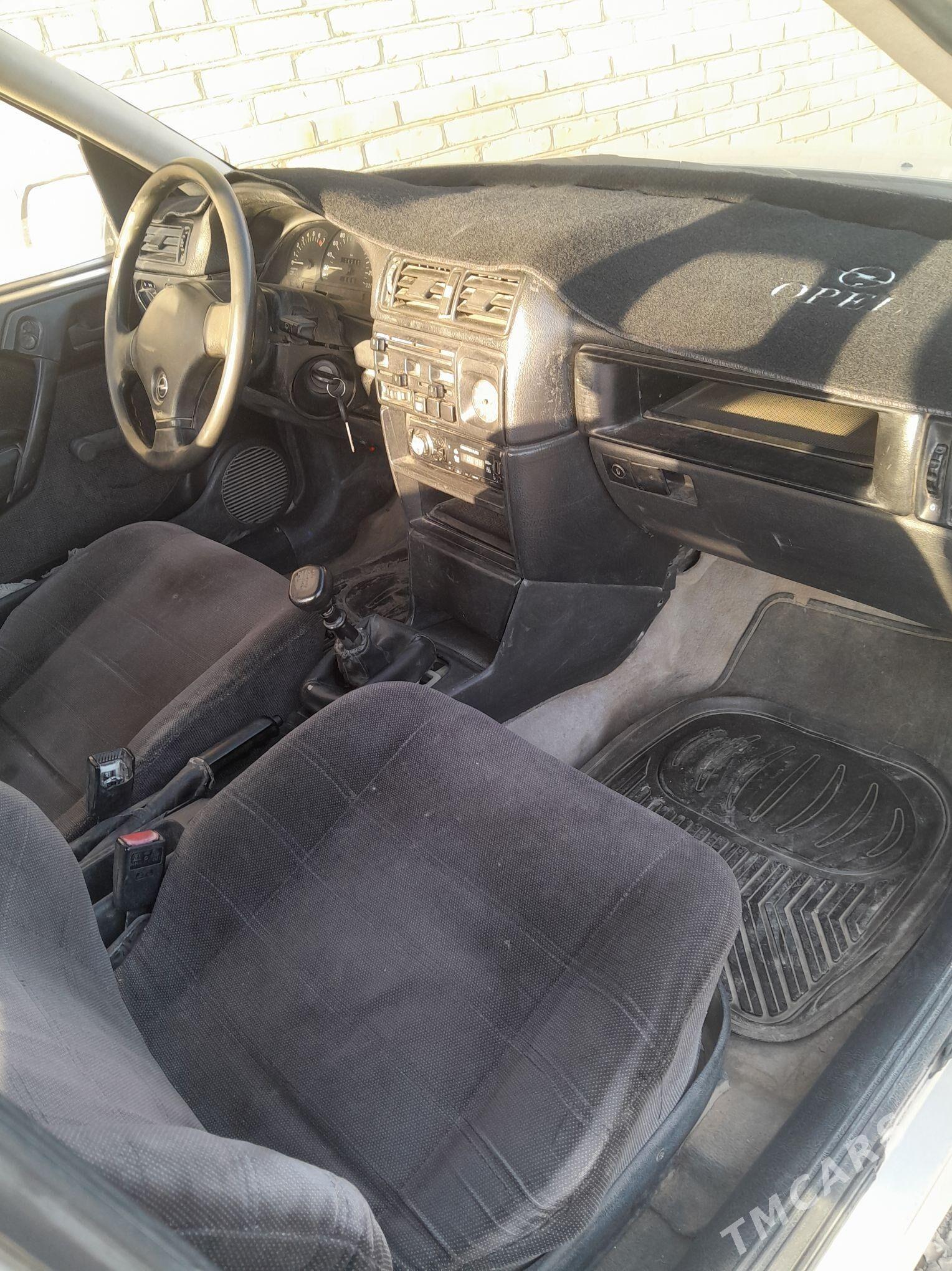 Opel Vectra 1991 - 25 000 TMT - Farap - img 10